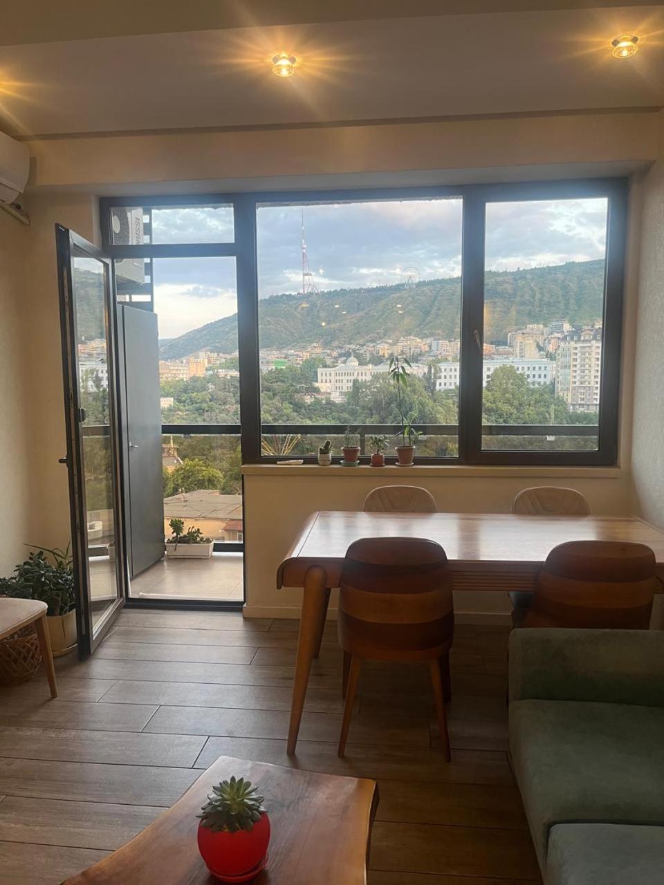 Panorama Khiliani Apartment Tbilisi Ngoại thất bức ảnh